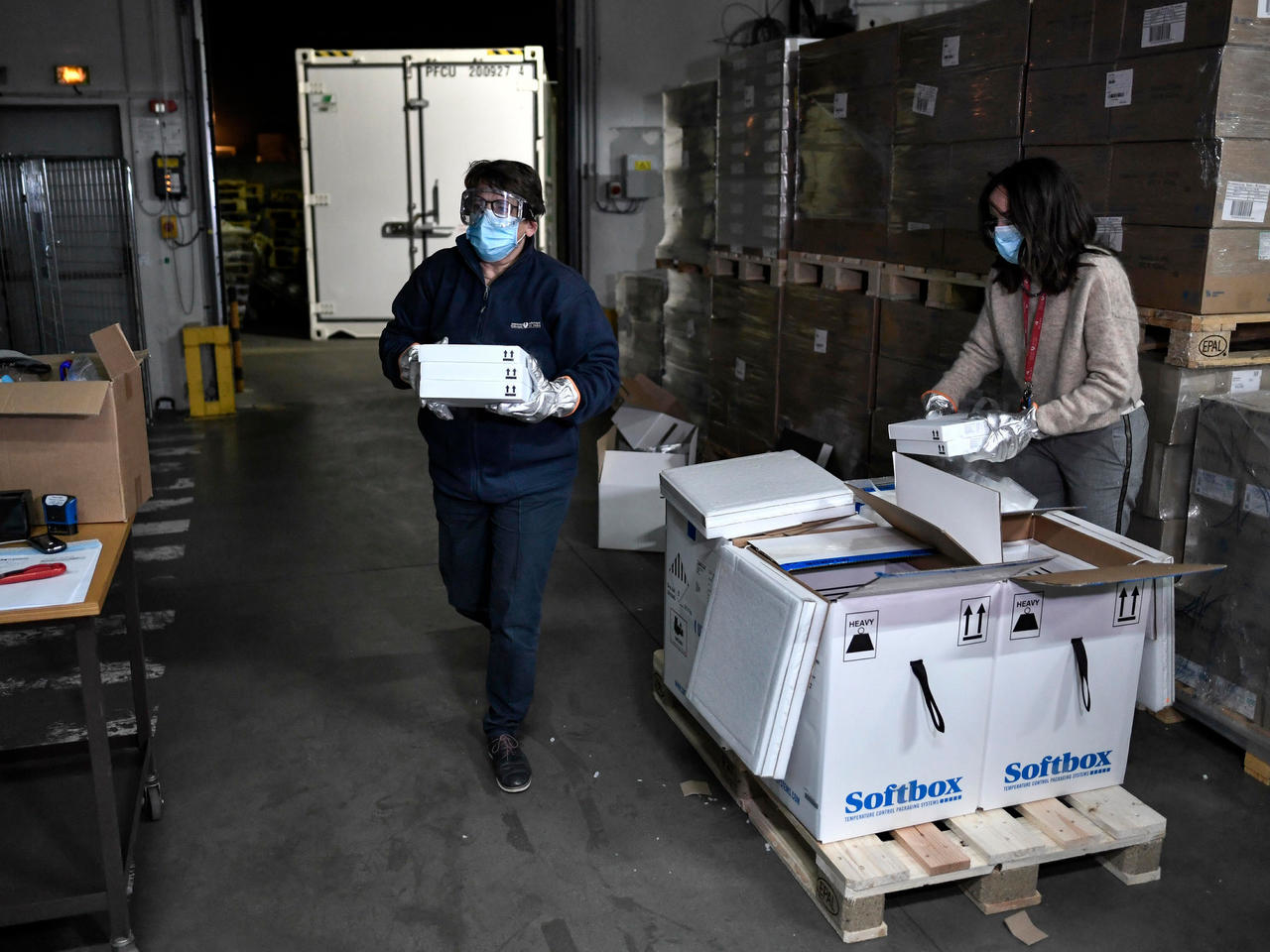 Cutii cu vacinuri vândute Danemărcii