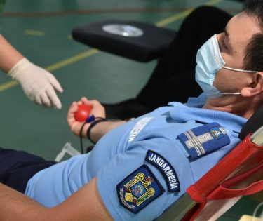 jandarmii-doneaza-sange