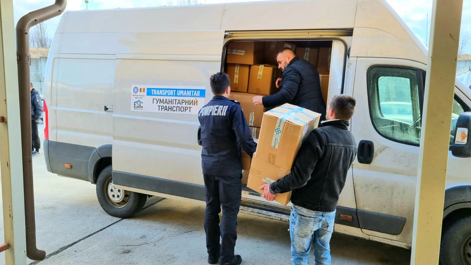 transport-umanitar-cernauti-refugiati-ucraina-ajutoare