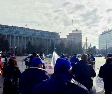 proteste în fața Guvernului