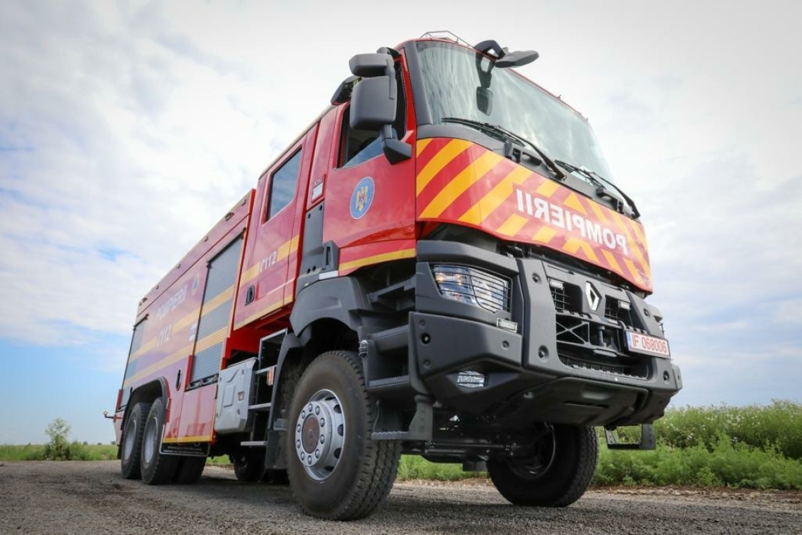 autospecială de stingere cu capacitatea de 10.000 de litri de apă